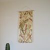 tapiz de pared estampado con hojas y flores